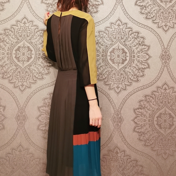 BCBG MaxAzria RUNWAY pleated dress - Picture 4 of 8